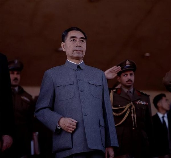 盘配资 周恩来首次进外交部开会，当众纠正李克农的错误：应该叫我周外长